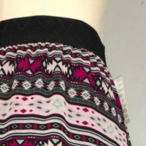 XL Lola Gorgeous & Unique Southwestern Aztec Midi Skirt - Picture 4 of 8
